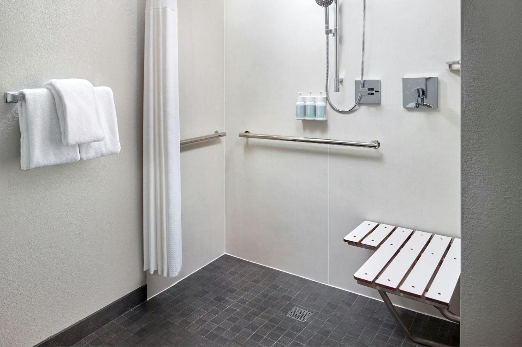 Courtyard By Marriott Medical Center Hotel